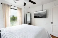 HISTORIC DOWNTOWN LOFT Hotels near RainForest Adventures Zoo