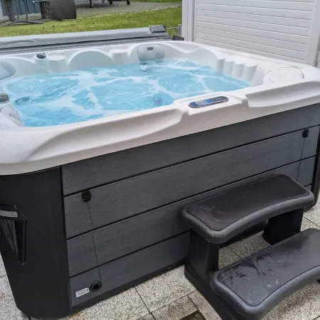 Traumhafte Wohnung Über Zwei Ebenen mit Infrarotkabine, Balkon und Terrasse