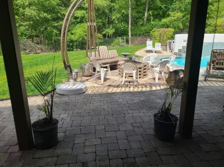 Peace of mind on a big mansion, close to all local stores.