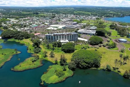 Hilo Lagoon 2 BD Condo-A/C, Pool Отели в г. Хило
