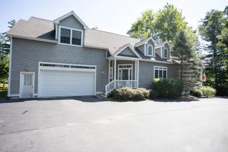 Magnificent Six Bedroom Ogunquit Estate - Pet Friendly!