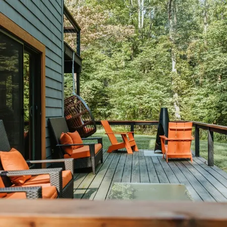 Enjoy the peace & quiet of beautiful Nashville, Indiana.