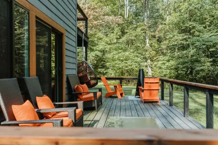 Enjoy the peace & quiet of beautiful Nashville, Indiana.