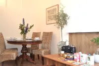 Charming Spacious Central Apartment Hotels in Bruntsfield