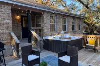 Luxury Hot Tub Near San Antonio- 6 Bds- private!!