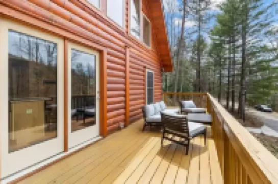 AVL Getaway •  Hot Tub •  Mnt View • Decks •  Pool Table