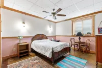 Comfy Country Condo - East