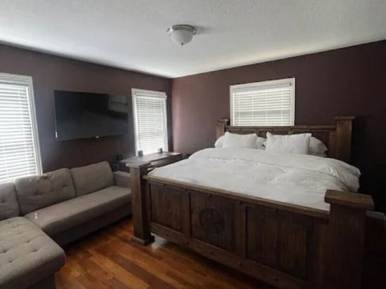 Charming 3-bedroom house in delightful Fort Worth with WiFi, AC