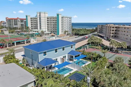 Launch Pad 5/4.5 with En Suites- Beach access