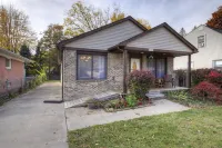 3 bedroom 2 bathroom whole house- up to 8 people