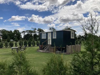 Luxury Shepherd's Hut (The Hawthorn) at Templehall Hotels near Fast Castle