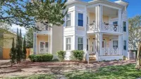 Spacious 2 bedroom apartment next to Forsyth Park