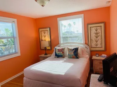 H-4 Havana Inn -2 bed 1 bath Hotels near Gulf Beaches Historical Museum