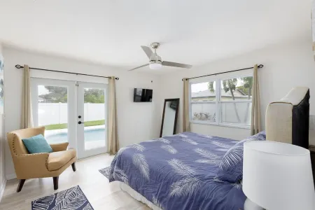 FREE Heated Pool Home near the beaches Slps 12 Water Slide Fire Pit Отели рядом с достопримечательностью «Island Bamboo»