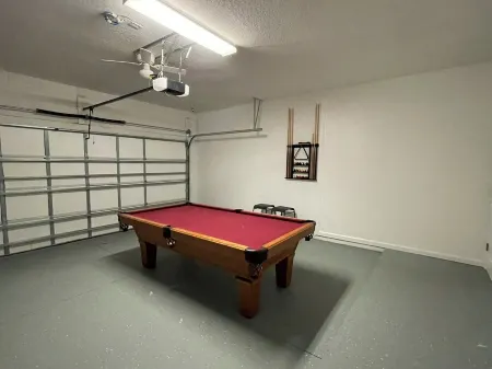 Wonderful 6 bedrooms home just 7 miles from Disney