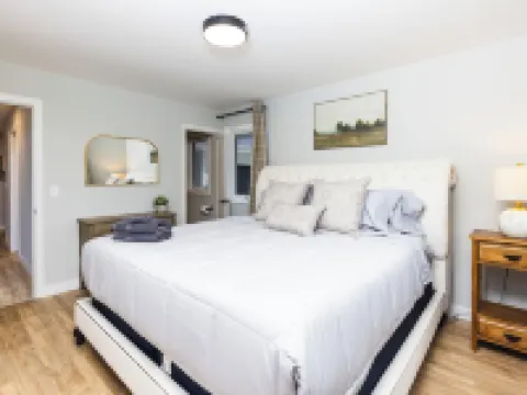 Renovated 5-bedroom house in Minneapolis, Richfield. Hotels in Richfield