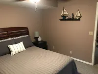 Super cute & comfy 2 1/2story lake house by Bull Shoals lake 1hr east of Branson