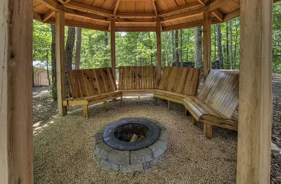 Huckleberry Hill--A private 15+ acre Smoky Mountain retreat, PRIME LOCATION!