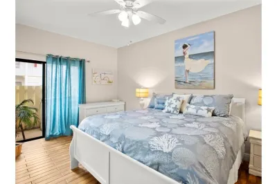The Horizon Hideaway • Walk To The Beach!