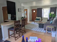 Fantastic 2-bedroom townhome, 2 blocks from Michigan Stadium!