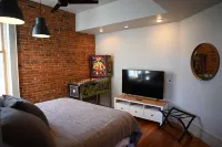 Night Owl 4S DOWNTOWNoptional paid parking upon request)