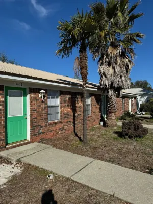 Affordable Townhome in Gulf Breeze Florida is ready for guest.