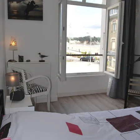 F2 Sea and Morgat beach view with small balcony