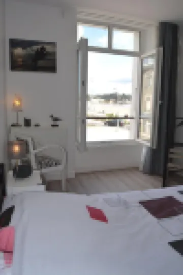 F2 Sea and Morgat beach view with small balcony