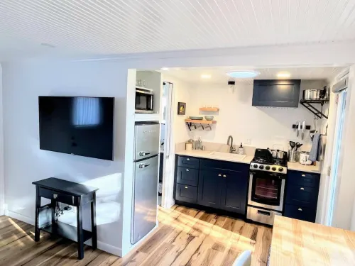 Stylish and Bright-Downtown