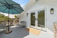 Charming Studio Loft C / Steps to Beach & Dining