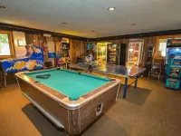 Gold Medal Family Retreat- Deck-Pvt. Hot Tub -Clubhouse Pool, Game Room 威爾明頓酒店