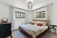 4-bedroom Private Lake House in charming Nine Mile Falls