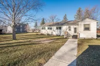 Large Cozy Home, Family/Group Friendly, Large Yard, Only 6 Miles To Duluth, MN Các khách sạn gần Harrington Arts Center