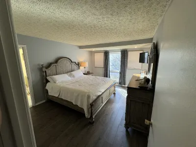 Bird House on 7th FairwayUpdated Lake Cumberland Condo - Woodson Bend Resort