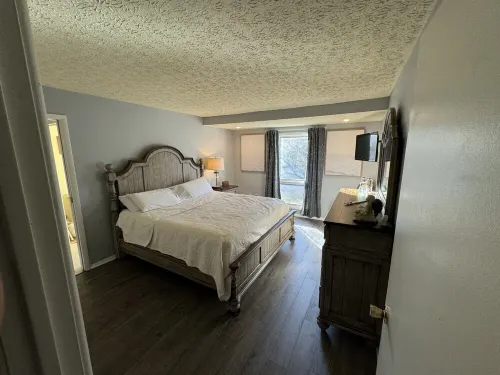 Bird House on 7th FairwayUpdated Lake Cumberland Condo - Woodson Bend Resort