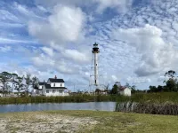Beautiful condo in walking distance to both the town center and the Bay!