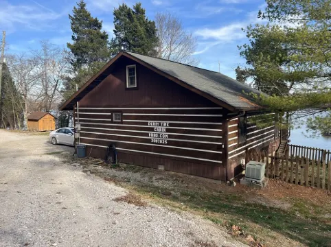 Derby Time Riverside Cabin