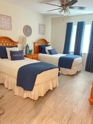 Spacious Home near Warm Mineral Springs, Beaches and Fun Outdoor Activities