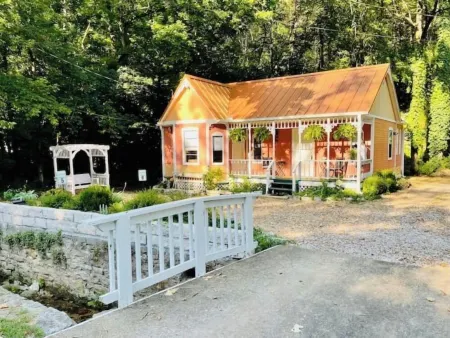 Downtown Couples Paradise Отели в г. Юрика Спрингс