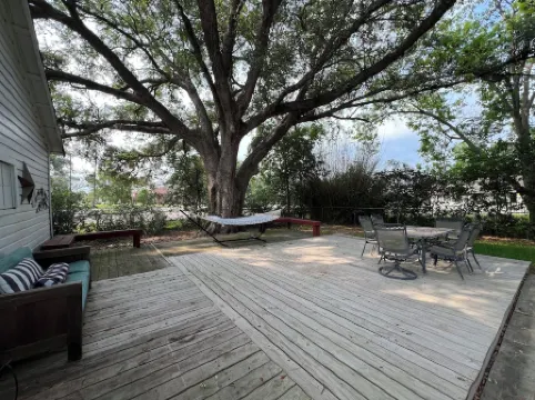 The Cardinal Cottage: Charming 1930s Restored Farmhouse In the Heart of Webster