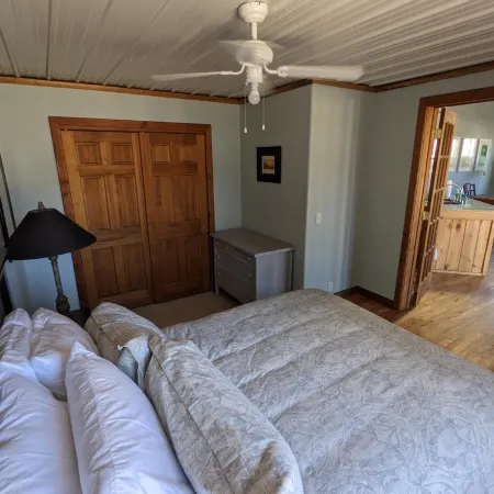 Calamity Jane's Hideaway 1-Bedroom, 1-Bath, Huge Deck, Close to Main Street