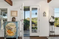 Topanga Canyon Retreat - 3BR/3BA with Deck, Views and Herbal Room
