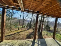 Small house with lake view 5 minutes to I-75 and Renfro Valley.