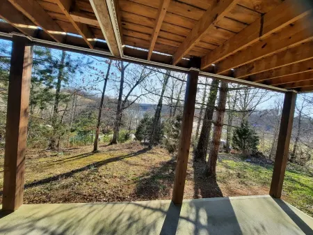 Small house with lake view 5 minutes to I-75 and Renfro Valley. Отели в г. Маунт Вернон