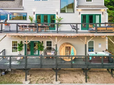 Sauna, Theater, Game Room, Hot Tub, VIEWS! Hotels near Bearwallow Mountain Trail