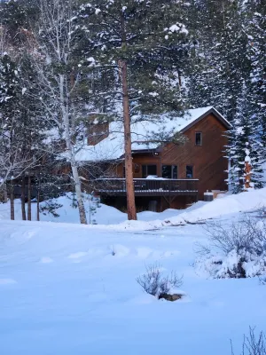 Bierhaus Cabin - Walk to RMNP, River Access! A/C. - Chalets