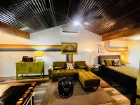 THE GREENROOM, FUNKY music themed tiny home, walking distance to downtown! Hotels in Bosque County