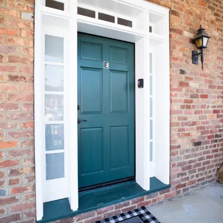 Spacious 3 Bedroom 2 Full Bathroom Newly Renovated Apartment