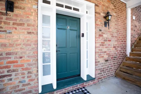 Spacious 3 bedroom  2 Full bathroom  apartment Отели рядом с достопримечательностью «Университет Мэри Болдуин»