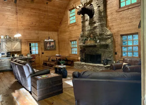 Peaceful, Secluded Cabin near Beaver Lake